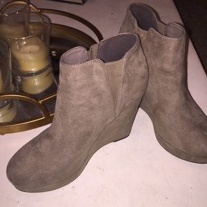 Taupe wedges size 7